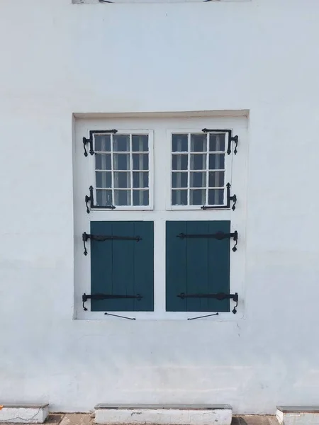 Голландські Колоніальні Вікна Стиль Вінтажу Мінімалізм Естетична Фотографія Його Можна — стокове фото