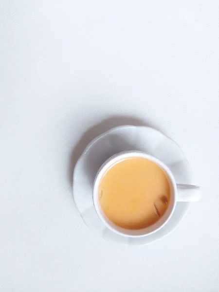 Filiżanka Tajskiej Herbaty Lodem Słodki Smak Odizolowane Tło Kolorze Białym — Zdjęcie stockowe