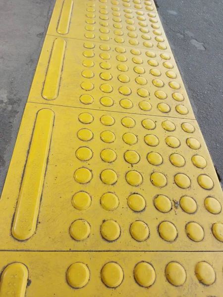 Blinde Bodenfliese Auf Der Straße Leitlinie Fotografie Konzept — Stockfoto