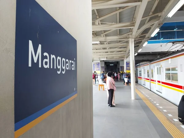 Τζακάρτα Ινδονησία Σεπτεμβρίου 2022 Ατμόσφαιρα Στο Σταθμό Manggarai Όταν Επιβάτες — Φωτογραφία Αρχείου