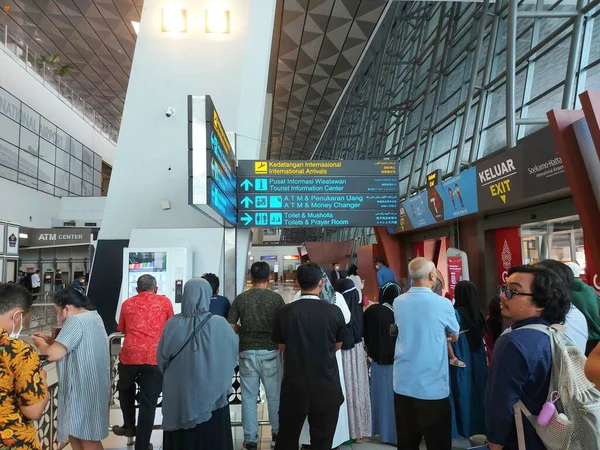 Tangerang Indonesië September 2022 Mensen Die Wachten Vliegtuigpassagiers Bij Internationale — Stockfoto