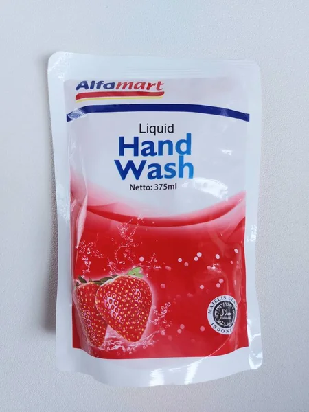 印度尼西亚 2022年9月28日 液体洗手 Alfamart品牌适用于印度尼西亚市场 白色背景的孤立背景 — 图库照片