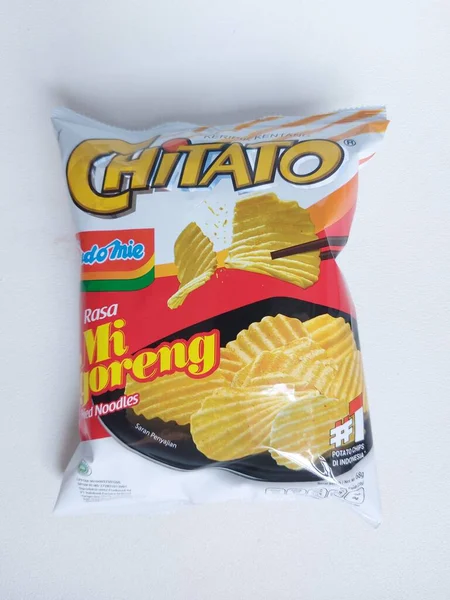 Bogor Indonesien September 2022 Chitato Med Friterad Nudelsmak Det Potatischips — Stockfoto