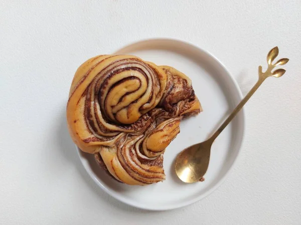 Cioccolato Turbinio Piatto Bianco Sapore Morbido Più Dolce Concetto Fotografia — Foto Stock