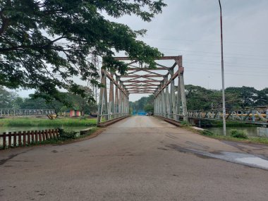 Karawang, Endonezya-Eylül 8-2022: texmaco köprüsü. Bendung Walahar, Karawang, Endonezya yakınlarındaki citarum nehrinin üzerinde yer almaktadır.