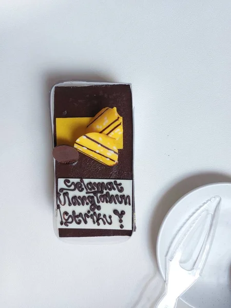 Bolo Aniversário Com Sabor Chocolate Com Texto Indonésio Selamat Ulang — Fotografia de Stock