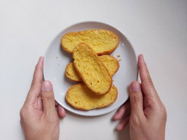 Roti Bagelen. Margarin ya da tereyağlı ekmekten yapılır, sonra da pişirilerek kurutulur. Purworejo 'dan otantik aperatif, merkez java, Endonezya