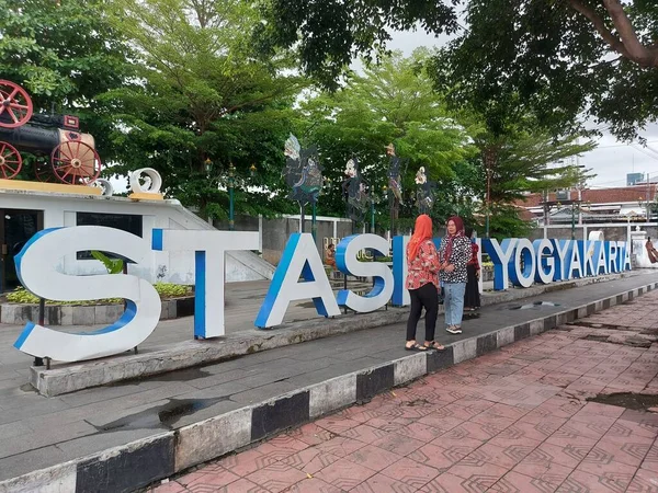 Yogyakarta Indonezja Paź 2022 Atmosfera Strefie Znakowania Stacji Yogyakarta Duża — Zdjęcie stockowe