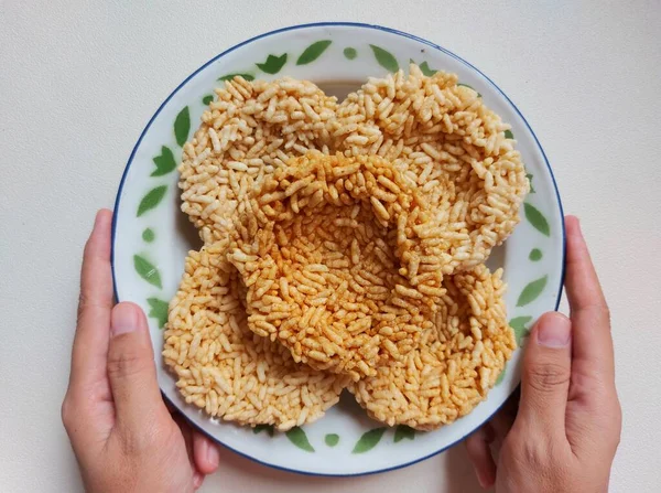 Rengginangorranginang Bir Çeşit Endonezya Kalınlık Kıracağı Pişmiş Glutinoussticky Riceden Yapılmış — Stok fotoğraf