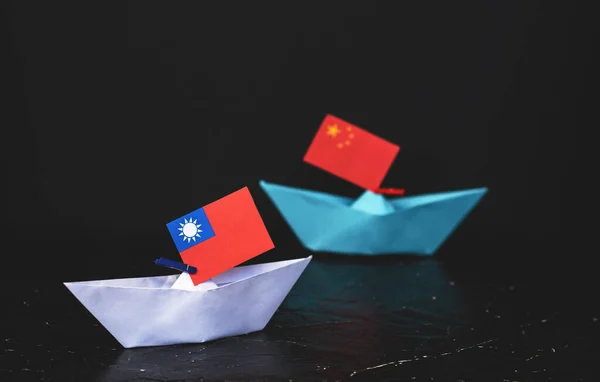 Barco Papel Con Bandera Nacional China Taiwán Concepto Tensiones Conflicto — Foto de Stock