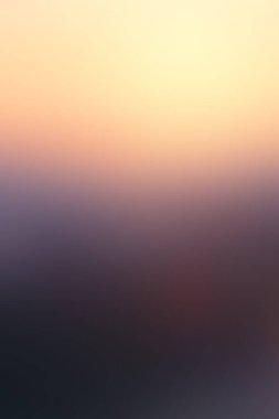 Bulanık sarı ve menekşe arkaplan, modern soyut bulanık renk eğimleri. Broşürler, posterler, afişler, el ilanları, kartlar, uygulamalar için pürüzsüz bir şablon