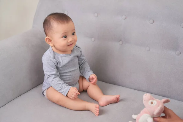 Sorrindo Bebê Menina Criança Bodysuit Branco — Fotografia de Stock