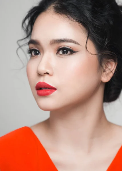 Retrato Moda Mulher Asiática Com Penteado Elegante Maquiagem Perfeita — Fotografia de Stock