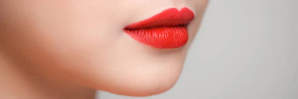 Close Lips Attractive Girl — Stock Photo, Image