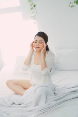 Stresli mutsuz dişi baş dönmesi hisseder.