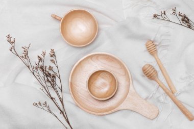 Masaya mutfak gereçleri dizayn etme konsepti.