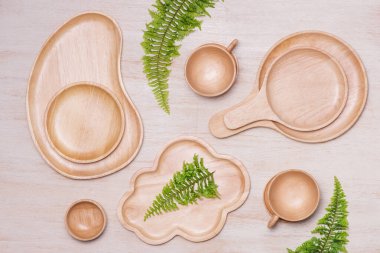 Masaya mutfak gereçleri dizayn etme konsepti.