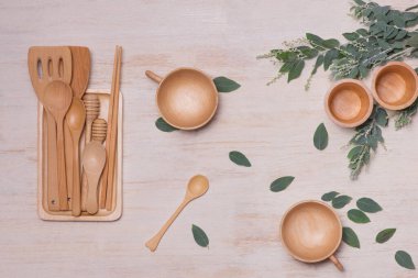 Ahşap mutfak eşyaları fotoğraflandı yukarıdan yığını