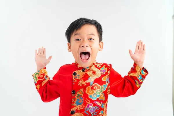 Tatlı Asyalı Çocuk Şaşırdı Beyaz Arka Planda Aao Dai Çok — Stok fotoğraf