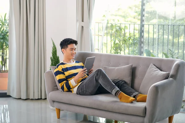 Side View Casual Smiling Young Asian Man Using Digital Tablet — Stock Photo, Image