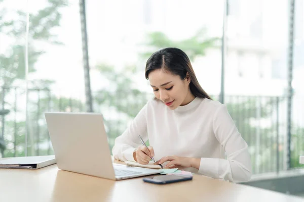 Young Female Student Sitting Table Using Tablet Studying — Stock Photo, Image