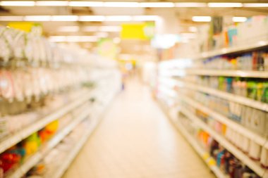 Renkli rafları olan soyut, bulanık bir süpermarket. arkaplan için bu resim
