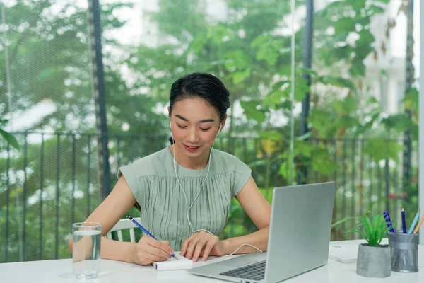 Happy Businesswoman Sitting Talking Colleagues Meeting Using Her Laptop Computer — Stock Photo, Image