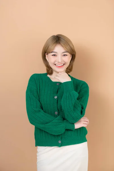 Jovem Mulher Loira Asiática Vestindo Camisola Inverno Verde Casual Sorrindo — Fotografia de Stock