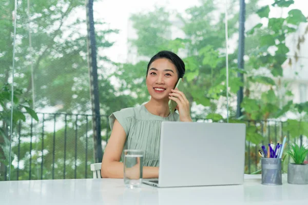 Informal Call Happy Young Woman Glasses Calling Her Friend Talking — стоковое фото