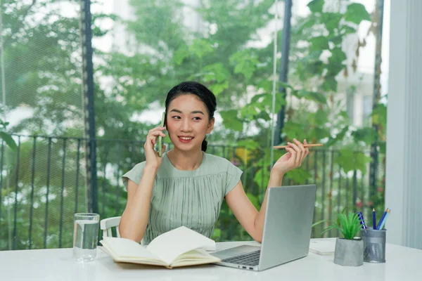 Happy Asian Businesswoman Talking Mobile Office —  Fotos de Stock