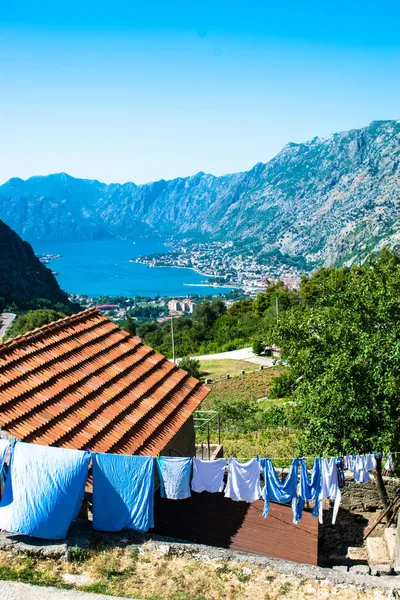 Lavato Lavanderia Asciugare Vicino Una Casa Rurale Kotor Boka Kotorska — Foto Stock