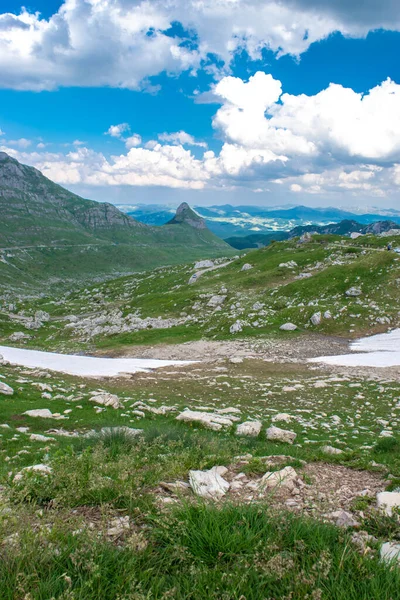 Berggipfel Und Schnee Des Durmitor Nationalparks Entlang Dessen Malerische Hochgebirgige — Stockfoto