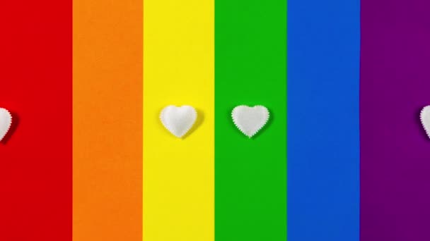 Fondo Bandera Lgbt Aparecen Seis Pequeños Corazones Blancos Comunidad Lgbtq — Vídeos de Stock