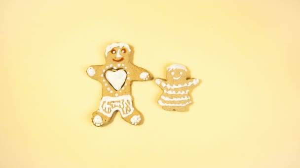 Meeting Two Gingerbread Man Story Stolen Heart Creative Concept Love — 图库视频影像