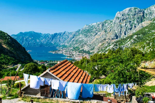 Lavato Lavanderia Asciugare Vicino Una Casa Rurale Kotor Boka Kotorska — Foto Stock