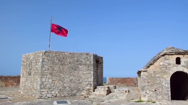 Albanian Flag Flies Ali Pasha Tepelena Fortress Porto Palermo Himare — Vídeos de Stock