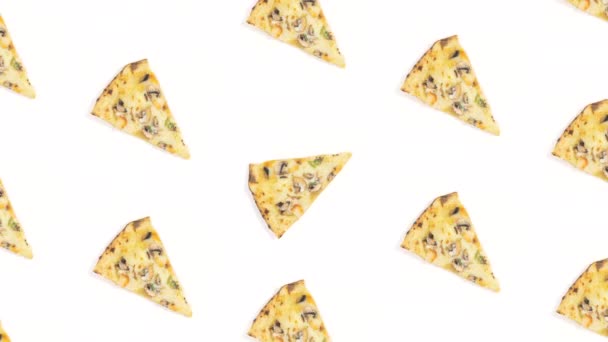 Піца Батьківська Група Трикутних Шматочків Піци Обертається Навколо Своєї Осі — стокове відео