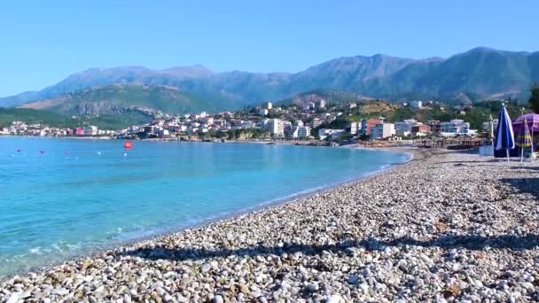 Beautiful Pebble Beach Himare Town Foot Mountains Ionian Sea Albania — ストック動画