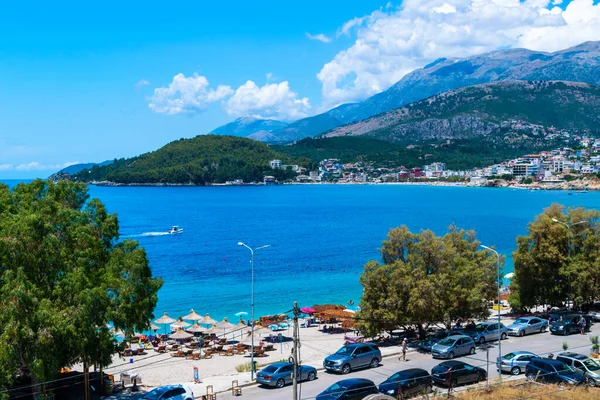 Praia Seixos Bonita Cidade Himare Montanhas Mar Adriático Albânia Verão — Fotografia de Stock