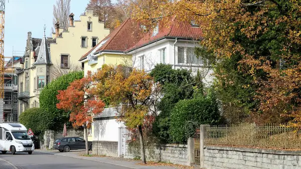 Sonbaharda Avrupa 'da sakin bir şehir caddesi