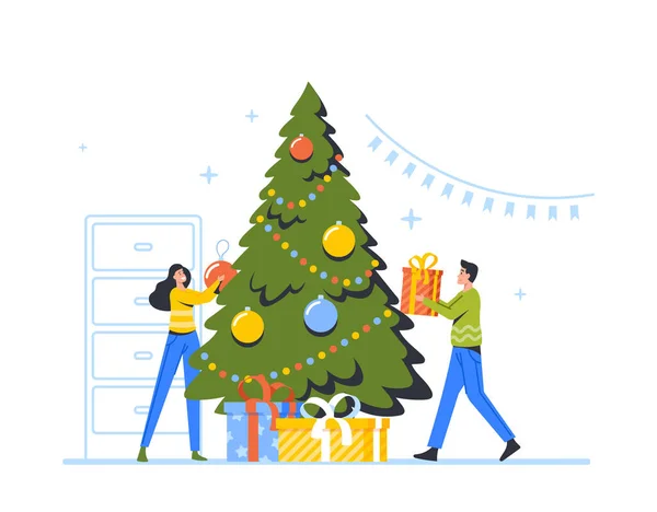快乐的男人和女人装饰圣诞树把球放在树枝和礼品盒上。为新年作准备的字符 — 图库矢量图片