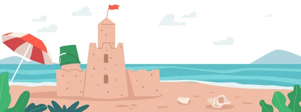 プラスチック製の子供バケツ、傘と貝殻で海のビーチの砂の城。夏の旅行、休暇、海の砂の城 — ストックベクタ