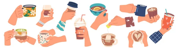 Set de manos humanas sostienen diferentes tazas con bebidas refrescantes frías y calientes Bebidas de café, refrescos, té o jugo en tazas — Vector de stock