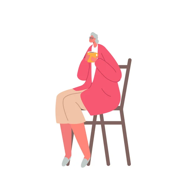 Χαλαρός Senior Grey Haired γυναίκα σε γυαλιά κάθεται στην καρέκλα πίνοντας τσάι, Ηλικιωμένος χαρακτήρας απομονώνονται σε λευκό φόντο, — Διανυσματικό Αρχείο