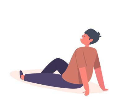 Rahat küçük çocuk yerde oturuyordu. Çocuk Karakteri Ev Giysileri Kahverengi Tişört, Mavi Pantolon ve Terlik Giyer