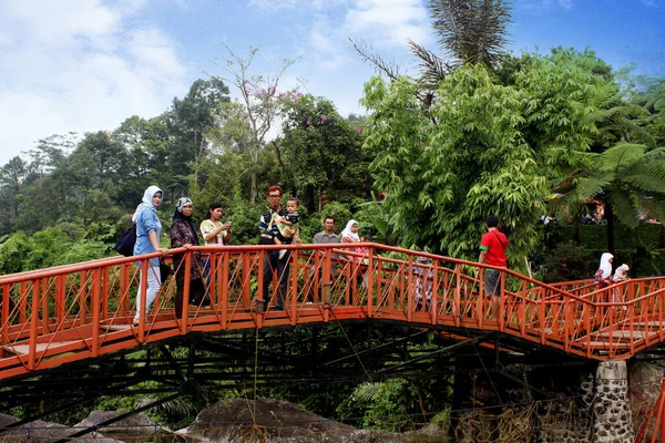 Batı Bandı Şubat 2022 Doğal Turist Kırmızı Köprüsü — Stok fotoğraf