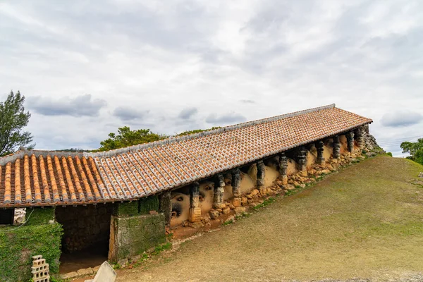 Geleneksel Japon seramik mallarının yapıldığı bir atölyenin fotoğrafı, Okinawa, Japonya