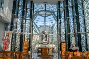 Rahibe Teresa Anıt Evi Kilisesi. 1910 'dan 1928' e kadar burada yaşayan insani yardım ve Nobel Barış Ödülü sahibine adanmış..