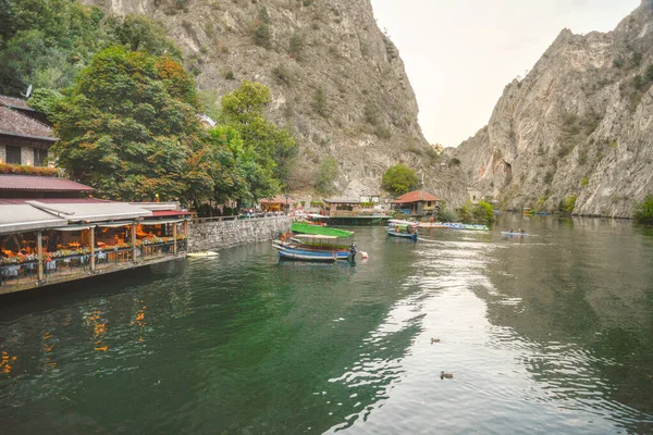 Matka Canyon Der Nähe Von Skopje Wartet Ein Restaurant Auf — Stockfoto