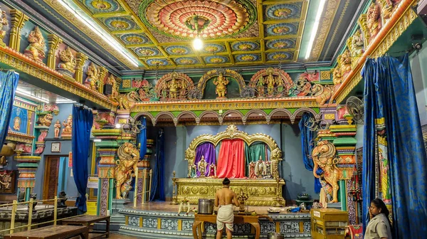 Puducherry Pondicherry India Febrero 2018 Adoradores Sientan Pie Santuario Sagrado — Foto de Stock